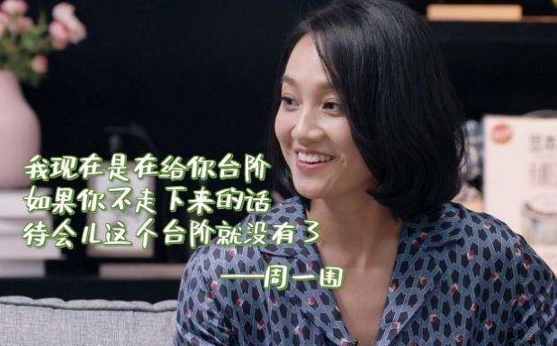 朱丹素颜出街挺孕肚还要带娃遛狗,不见周一围陪伴
