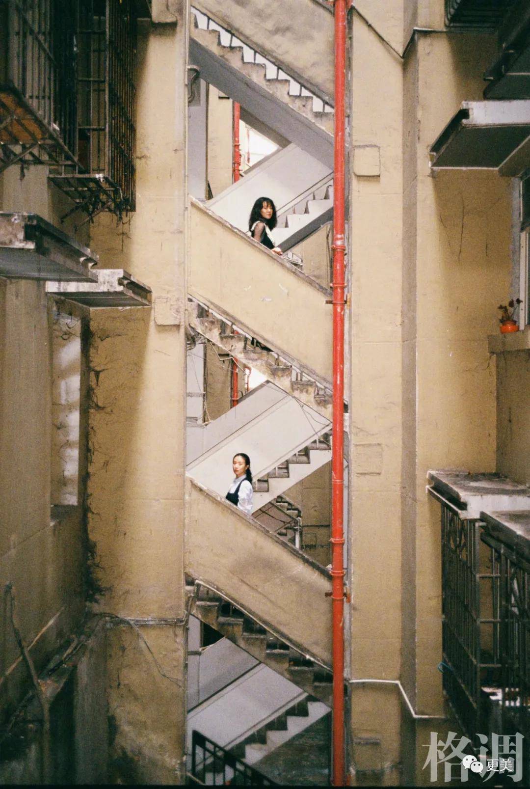 香奈儿|热巴新脸又没法看了,纯天然的她却被质疑用镰刀拉双眼皮?