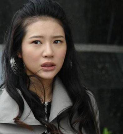 原以为嫁入豪门的她，婚后却遭非人待遇，27岁患癌过世
