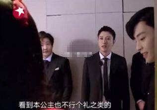 风云榜主持人因内涵丁当登热搜，被扒不止一次