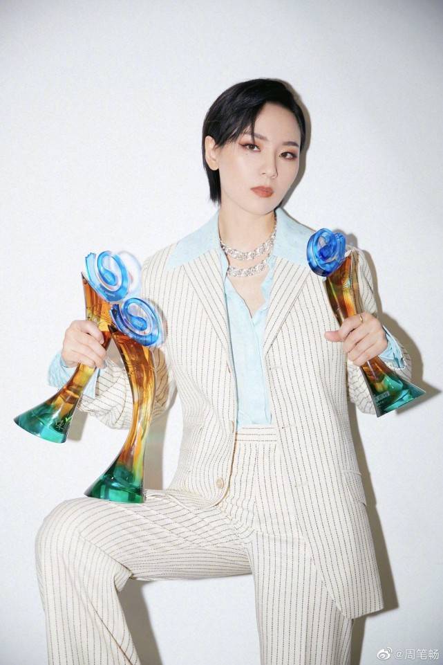 获奖|周笔畅26奖置顶东方风云榜 超稳唱跳现场全网获赞