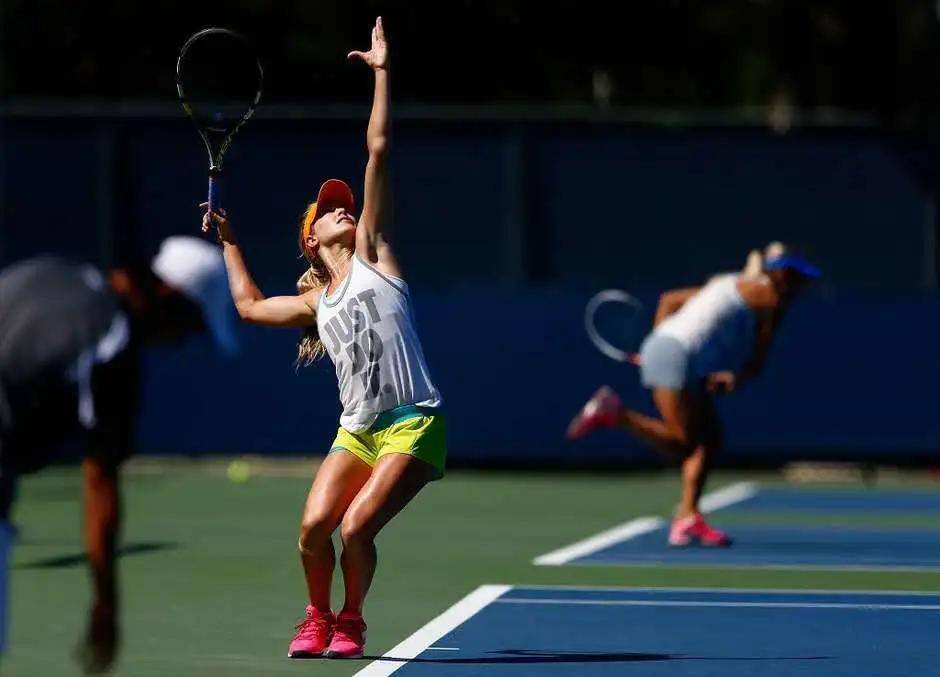 网球|发球时为什么要向上发力？