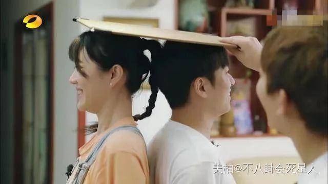 武艺|原创鞠婧祎被武艺夸赞身高，她一脸无语尬笑，何炅海涛都看不下去了