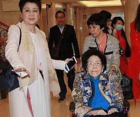 赌王何鸿燊一逝世,四太梁安琪终于将她接回家中,很有孝心
