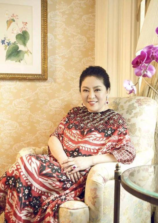 郭碧婷|向太宣布儿媳郭碧婷怀孕，珠宝满身很是富贵，却被嘲瞎晒？