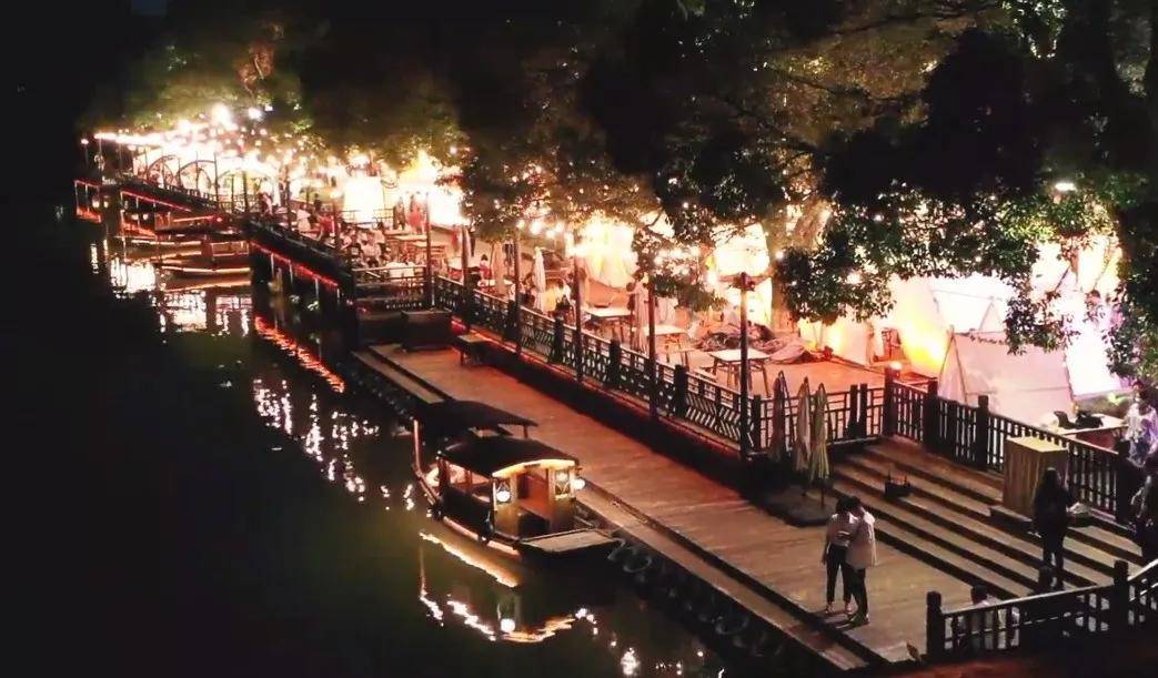 乌镇,迪士尼开启夜市!江南水乡pk梦幻王国,谁是最会搞"市"的?