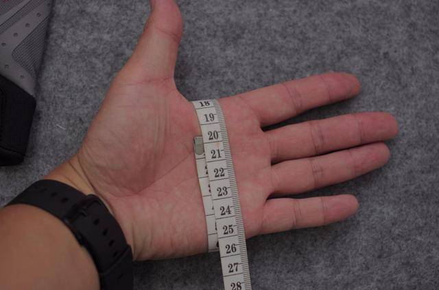 手套|【护具测评】一副怎样的运动健身手套才能满足90%健身爱好者的喜赖?