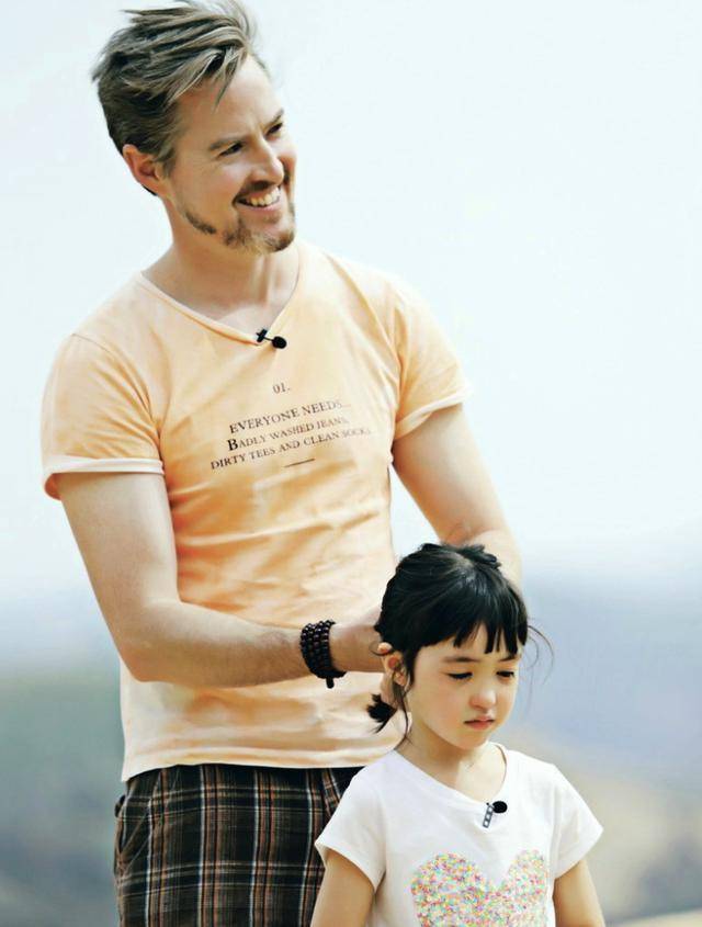 老爸|《爸哪》人气童星夏天大变样，老爸骄傲感慨女儿才10岁就上大学了