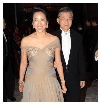 郭晶晶的妈妈与婆婆,差距一目了然