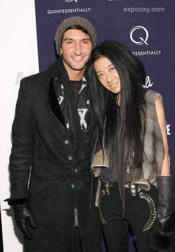 王薇薇|她是娱乐圈顶级设计师,70岁却有20岁体态,脸部下拉狂似衰老症