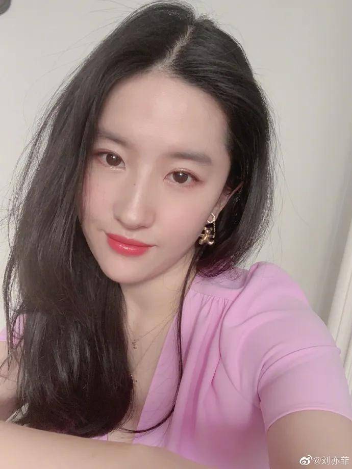 新低|黑粉都拍不到丑照的刘亦菲，却凭一己之力创造颜值新低？