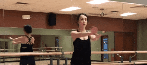 万茜刚|前几天万茜刚骨折，今天张雨绮就差点被泥石流击中！这节目组是有毒吗？！