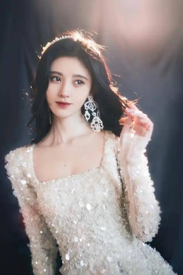 fa|鞠婧祎又换新头，4.0版终于不照骗了？美绝！