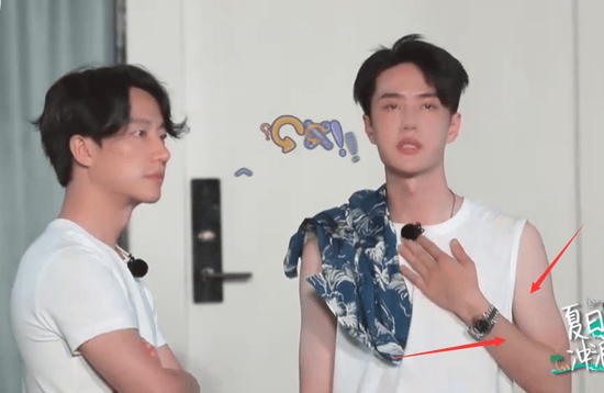 皮肤|同在夏日美黑店打工王一博都黑了 乔欣是在偷懒吗