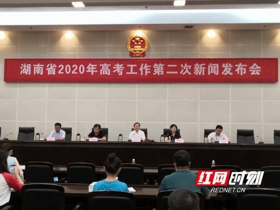 2020湖南高考语文分_湖南2020高考一分一段表出炉,600分以上19046人