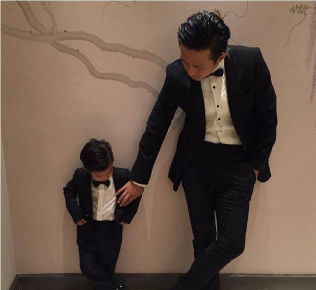 圈养|邓超“散养”儿子，蔡国庆“圈养”儿子，如今两个孩子差别明显