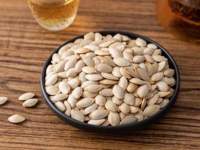 南瓜子养生功效多多，食品安全专家：三种南瓜子吃了就是找罪受