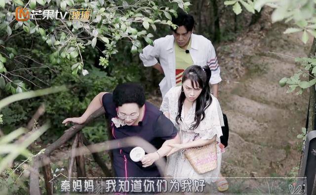 妈妈|原创伊能静劝阻婆婆登山翻白眼，手指婆婆唠叨不停，态度极凶令人窒息