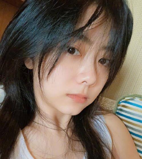原创谭松韵素颜照被网友疯传,看清她的真实模样后,30岁认真的?