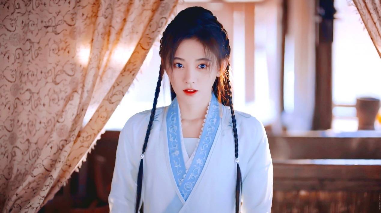 鞠婧祎、宋威龙新剧开播，全网热度第3，但滤镜