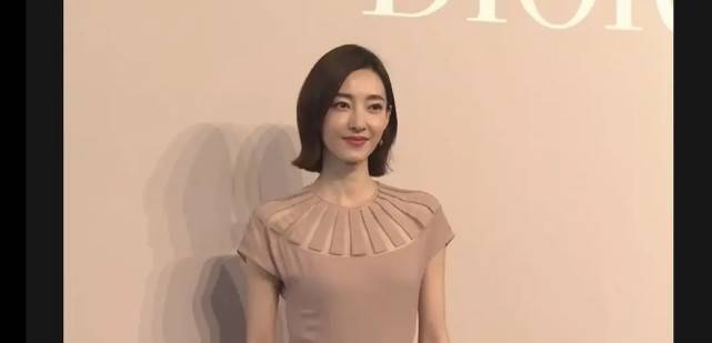 景甜艳|红毯截图，赵丽颖景甜艳压全场，吴谨言发型怪异，王子文脸都变了