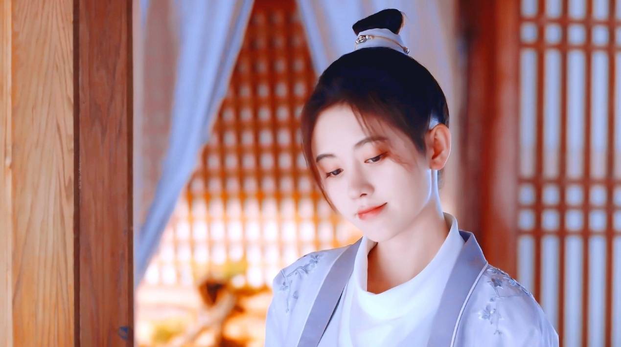 鞠婧祎、宋威龙新剧开播，全网热度第3，但滤镜