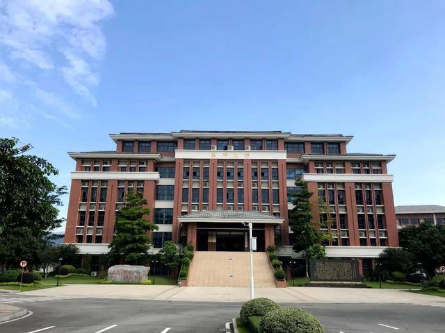 广东碧桂园职业学院连续四年就业率100人民网光明网央广网都点赞的