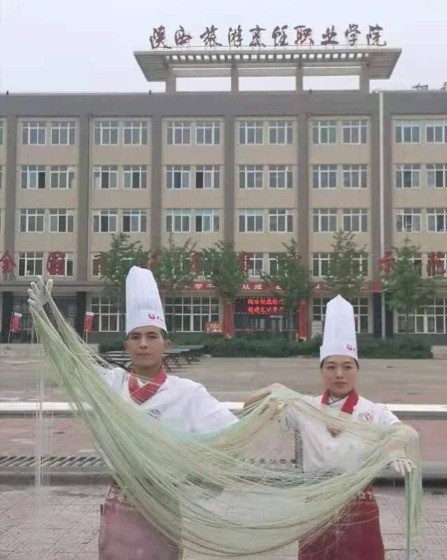 央视专题片摄制组专程来到陕西旅游烹饪职业学院拍摄西安美食