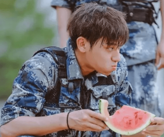 徐艺洋|原创公费谈恋爱、独宠公司唯一签约女艺人，这是什么霸道总裁剧情！