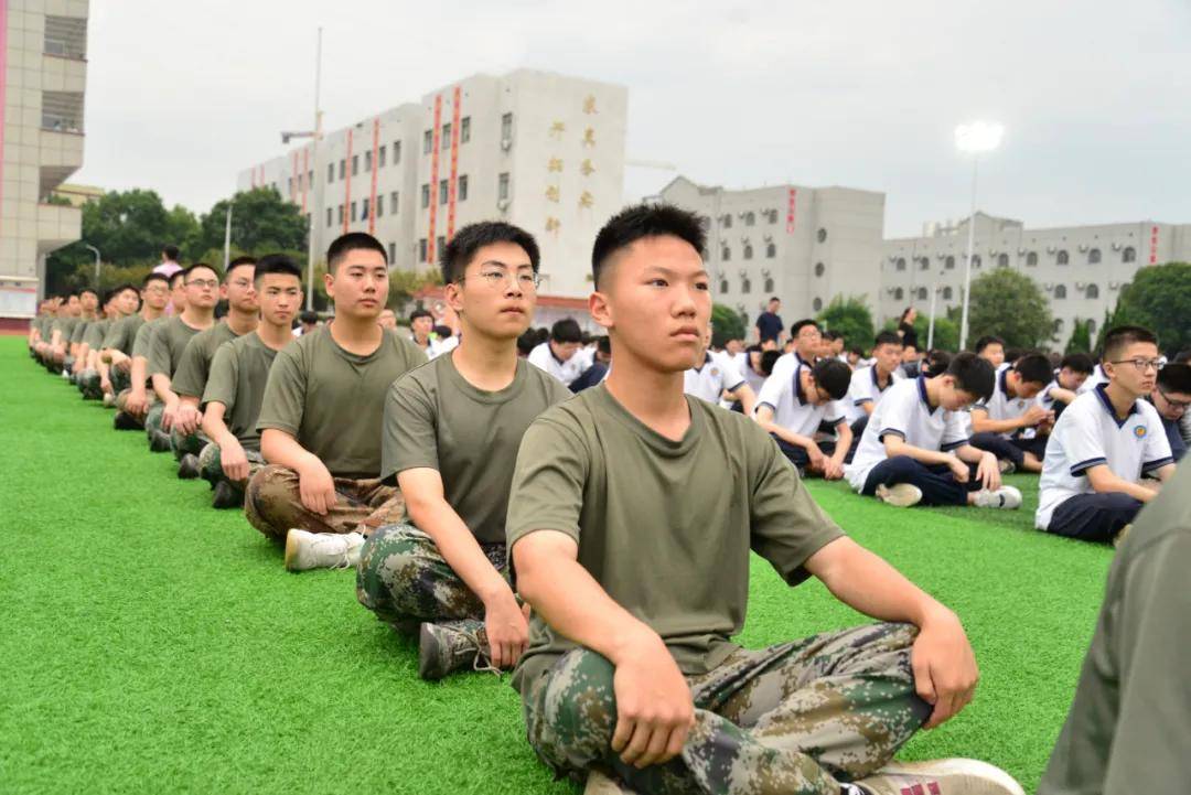 湘潭凤凰中学风采:凤鸣千仞 志在千里
