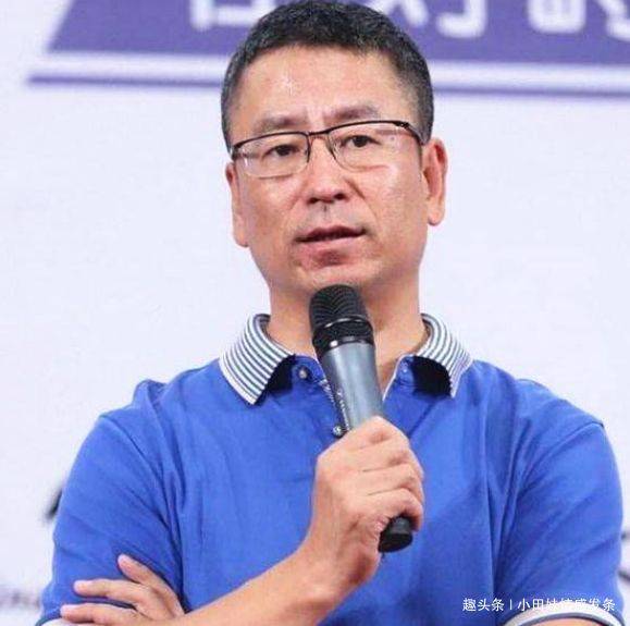 51岁白岩松妻子曝光,是我们熟悉的她,21岁学霸儿子帅气颜值高