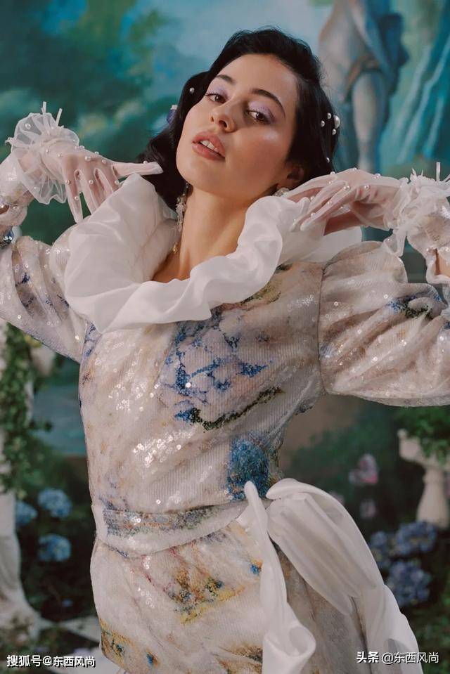 裙装|在芭蕾舞短裙上，找到的设计灵感的裙装，运用了大量的彩色薄纱