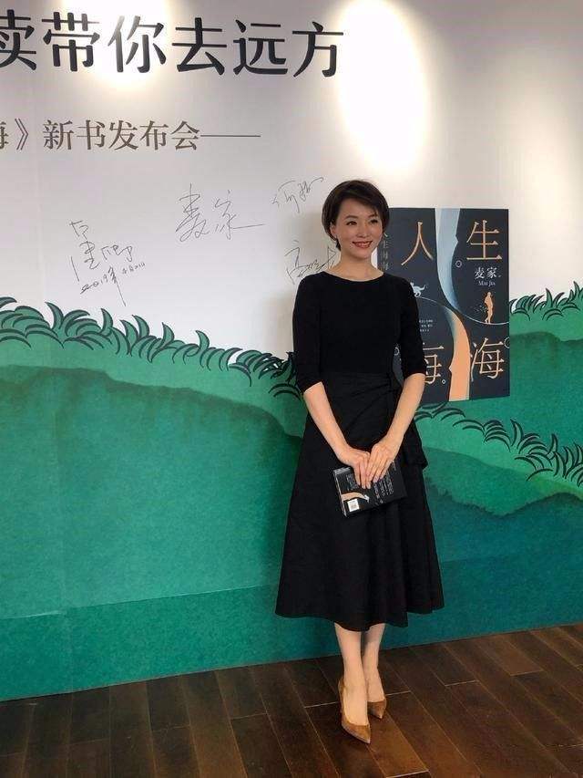 皱纹|董卿素颜的样子很普通，脸上也有了皱纹，但气质依旧高级！