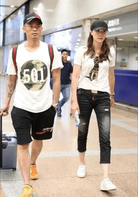 连衣裙|谢杏芳国外度假太随性，穿无袖雪纺连衣裙简约大气，女人味溢出来