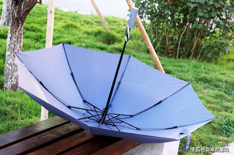 照明|一键收+不湿身+遮烈日+照夜路！90分的雨伞能耐蛮大，今夏备一把