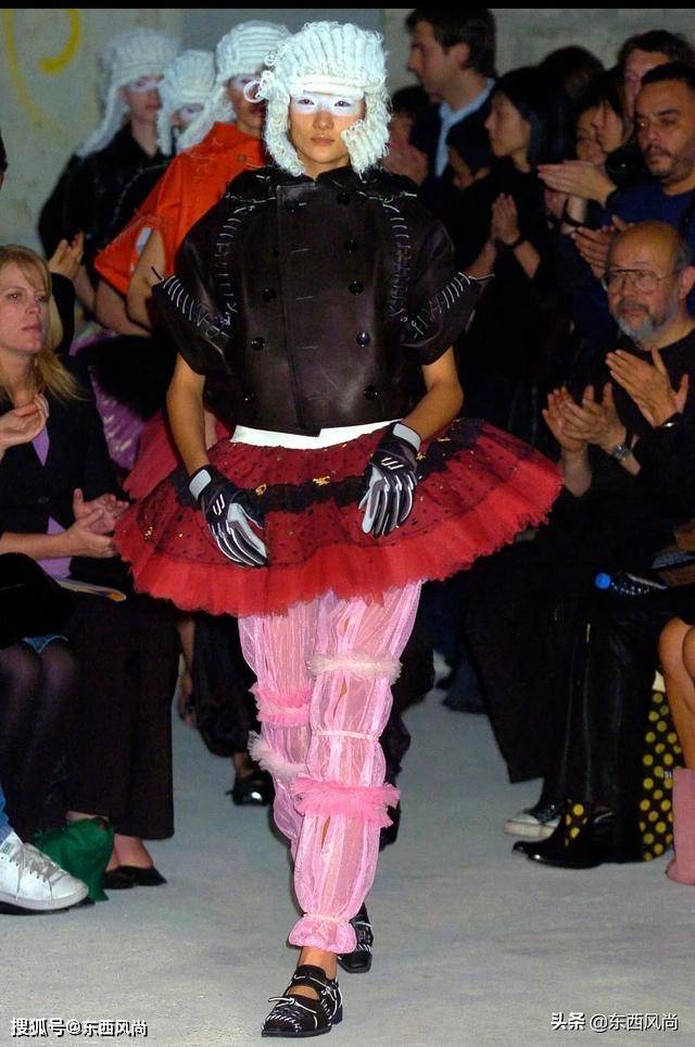 裙装|在芭蕾舞短裙上，找到的设计灵感的裙装，运用了大量的彩色薄纱