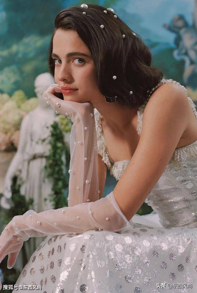 裙装|在芭蕾舞短裙上，找到的设计灵感的裙装，运用了大量的彩色薄纱