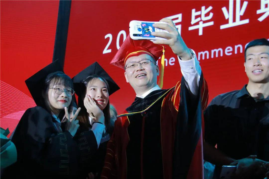 学子|相信未来 乘风破浪：西安培华学院举行2020届毕业典礼暨学位授予仪式