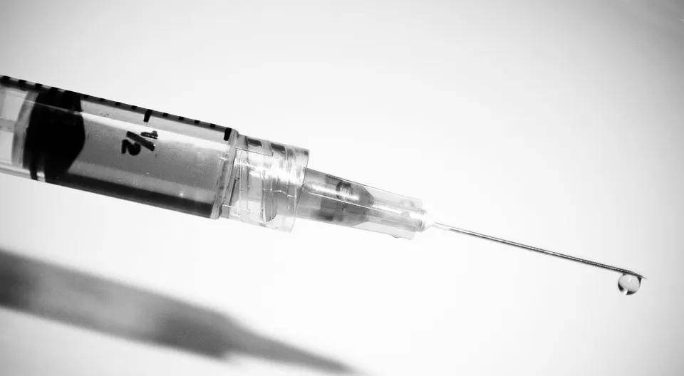 行业|频频上热搜!52岁伊能静的冻龄哲学