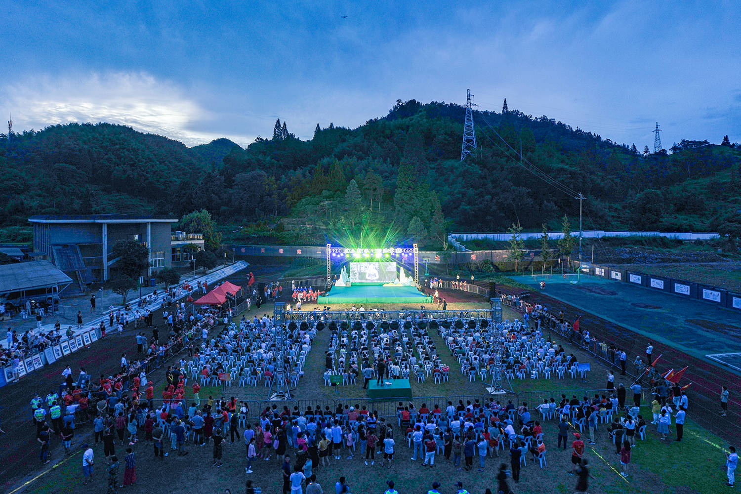 溪山行旅·纳凉常绿"2020杭州富阳"红绿篮"大会成夏日旅游焦点_常绿镇