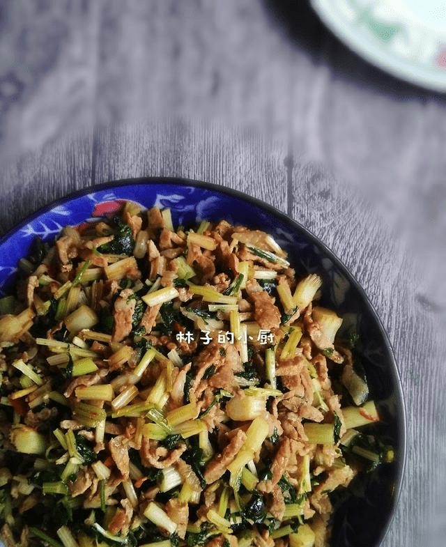 牛肉丝配什么炒最合适 c395a68b4449417fae02b59beba6ee11.png