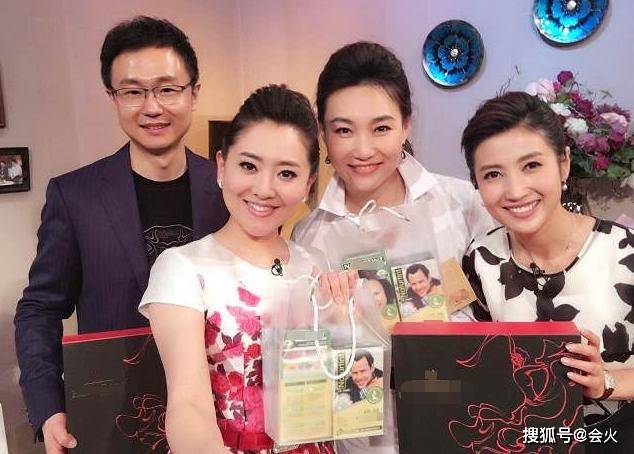 康辉成|原创李梓萌抢话康辉成新闻事故，被称是＂贷款上班＂，43岁未嫁曾征婚