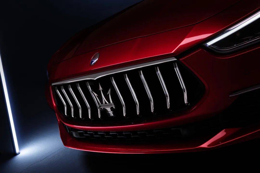 Ghibli|省下几顿饭钱，都无法与爱豆同款的潮流单品是？