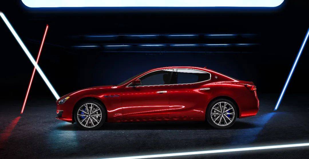 Ghibli|省下几顿饭钱，都无法与爱豆同款的潮流单品是？