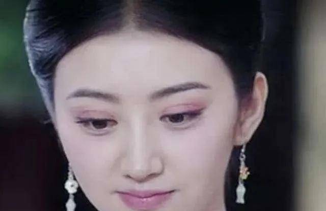 双眼皮|翻了100张照片，才发现她是贵圈换头最失败的女星