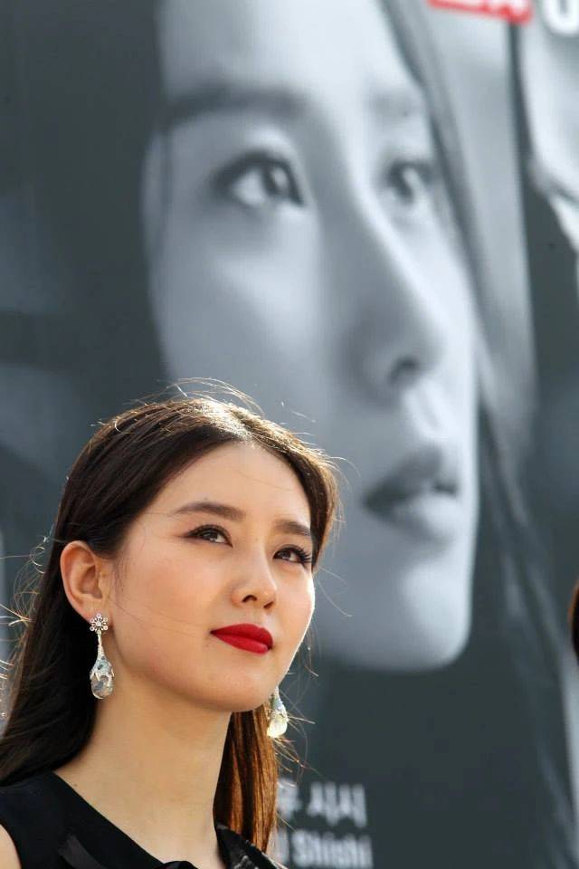 电影|原创85花女星海外奖项排名,杨幂唐嫣令人羡慕,赵丽颖遗憾挂零