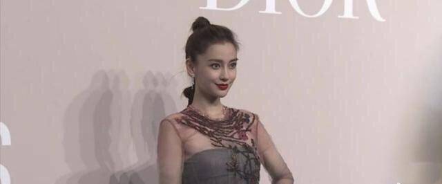 赵丽颖|赵丽颖被名牌坑惨？迪奥临时修改文案，从＂顶级＂变＂高级＂