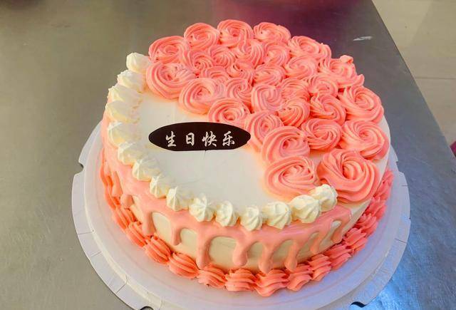 今天的生日蛋糕也就一个字:多