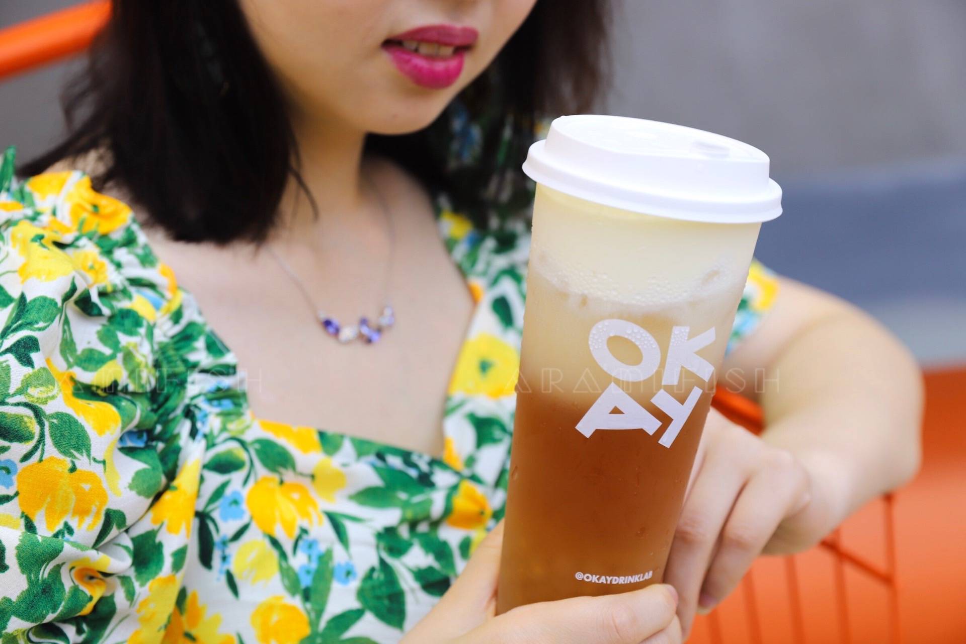 年轻人|她来了她来了，她才不是平平无奇的饮品小天后