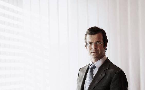 衣品|办时装品牌，颜值低衣品还很土，欧洲首位黑人王妃凭啥拿下王子？